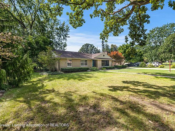 3rd image of 2813 E Westchester Rd