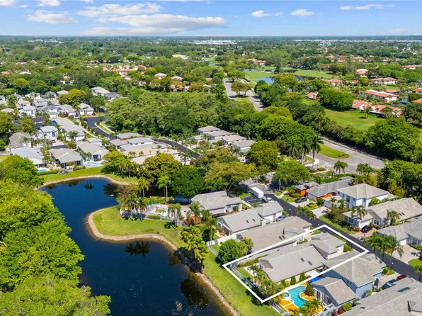 8170 Hampton Wood Dr, Boca Raton, FL 33433