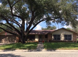 1129 Lincoln St, Alice, TX 78332