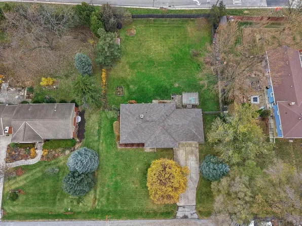 15620 West Saint Francis DRIVE, New Berlin, WI 53151