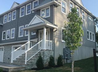 33 Shore Dr, Highlands, NJ 07732