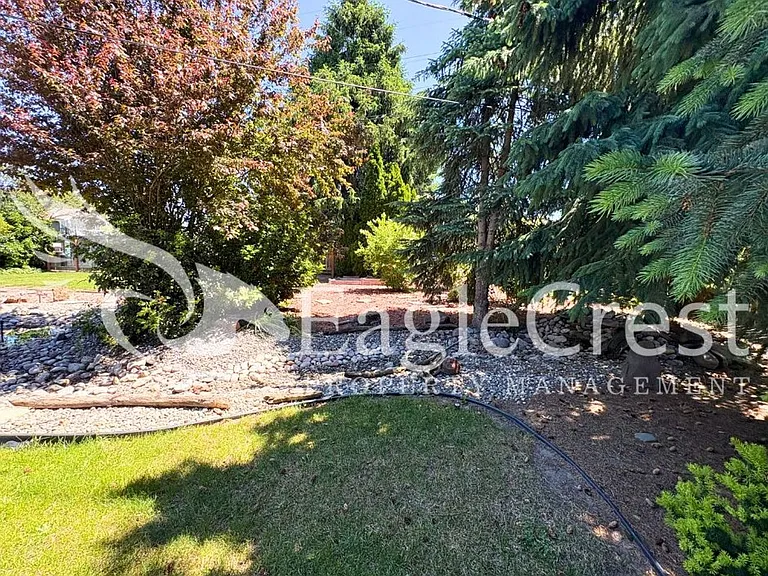 924 Shasta Dr — Photo 45