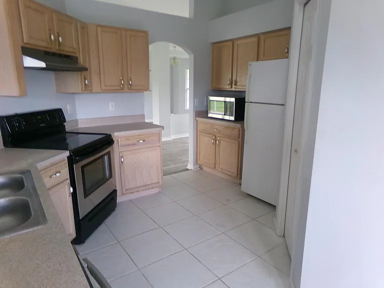 502 SW Souris Ave — Photo 7