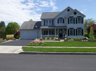 24 N Acorn Dr, Boiling Springs, PA 17007