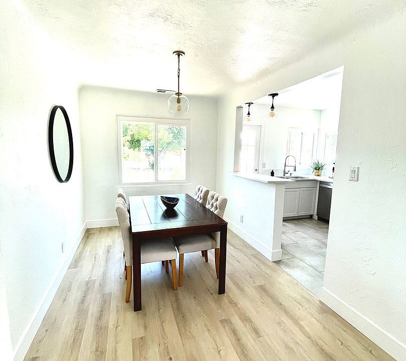1st image of 403 Wellesley Dr SE