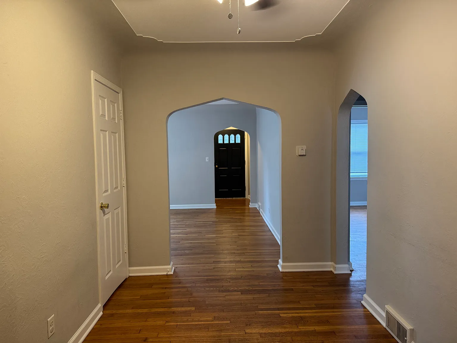 3 bed, 1050 sqft, $2,050 — Photo 4