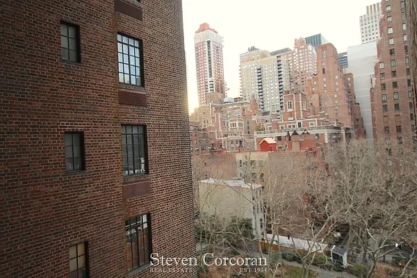 Sold by Steven Corcoran Real Estate | media 14