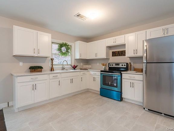 3rd image of 31 Cottage Ave