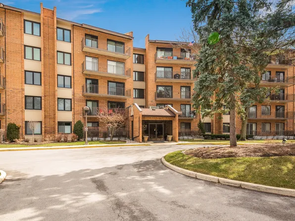601 Lake Hinsdale Dr APT 110, Willowbrook, IL 60527