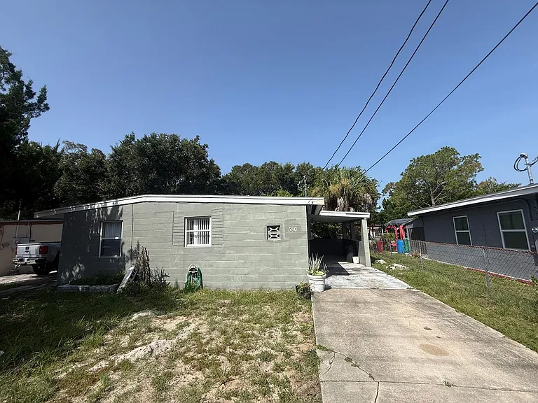 580 Berkshire Rd — Photo 2