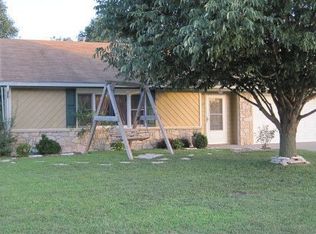 1343 Parkside Dr, Junction City, KS 66441