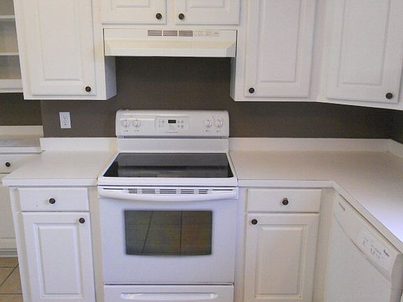 3rd image of 47 Twelve Oaks Dr