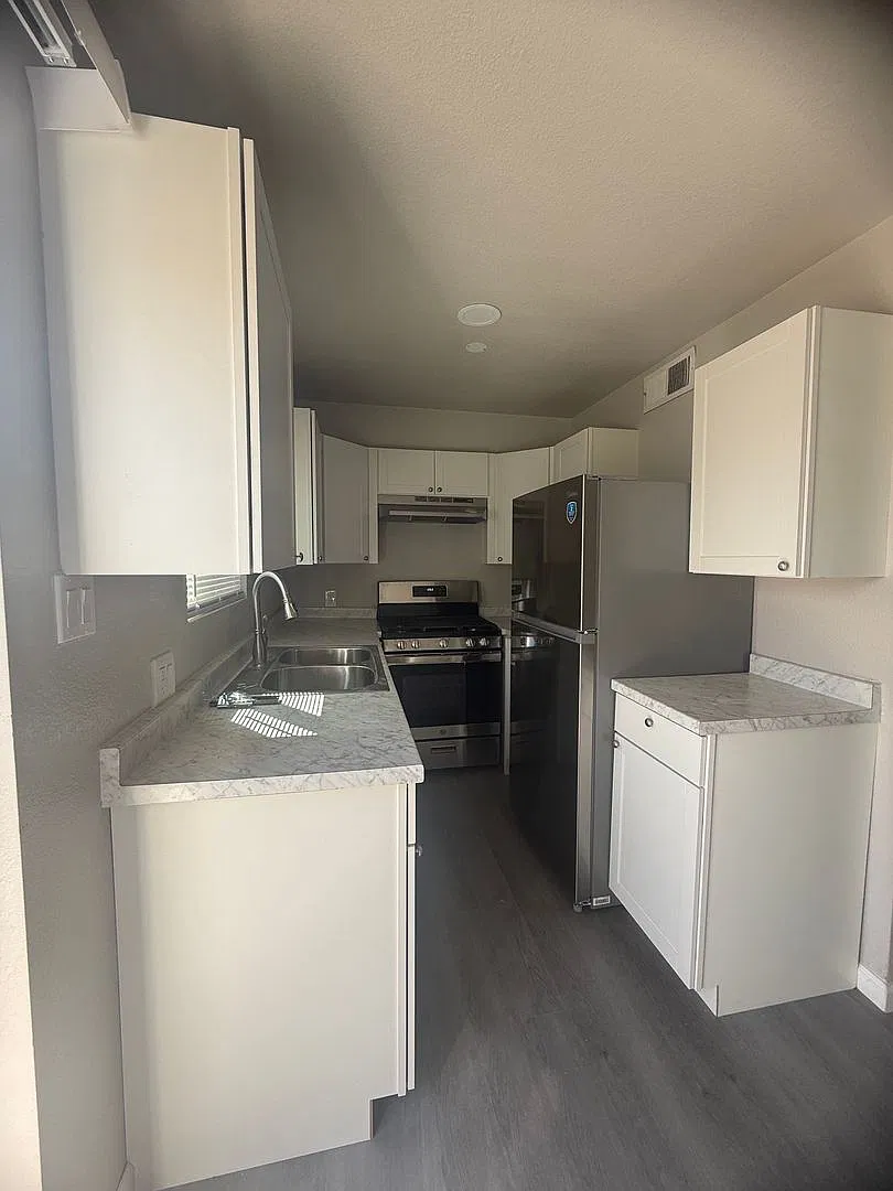 305 N Lake Ave — Photo 4