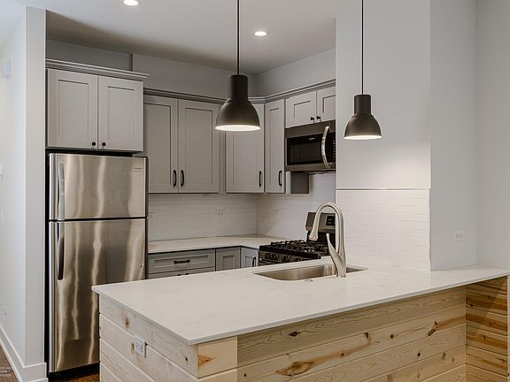 5th image of 2529 N Wayne Ave #2R