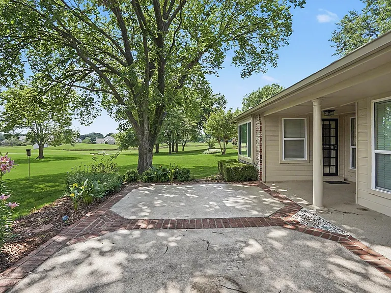 412 N Forest Ridge Blvd — Photo 32