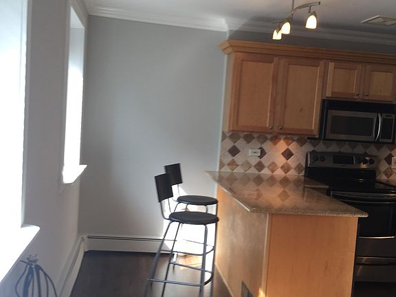 4th image of 607 W Wrightwood Ave APT 403