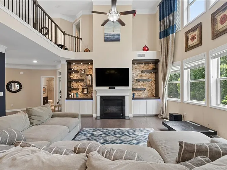 4470 Skylark Ln — Photo 10