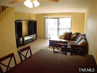 3rd image of 931 N Euclid Ave #205