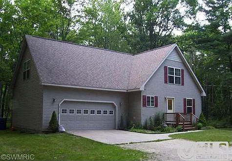 19136 Seneca Ave photo 1