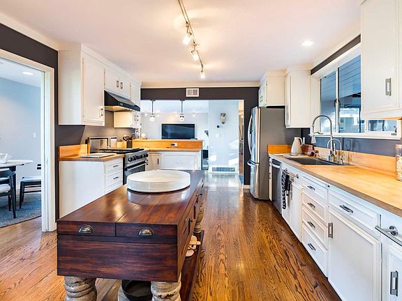 3rd image of 147 Crescent Ave
