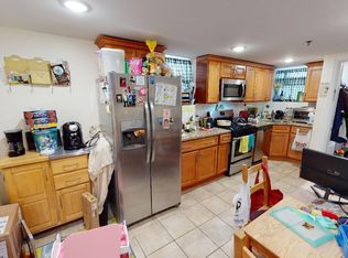 912 16th St #B, Union City, NJ 07087