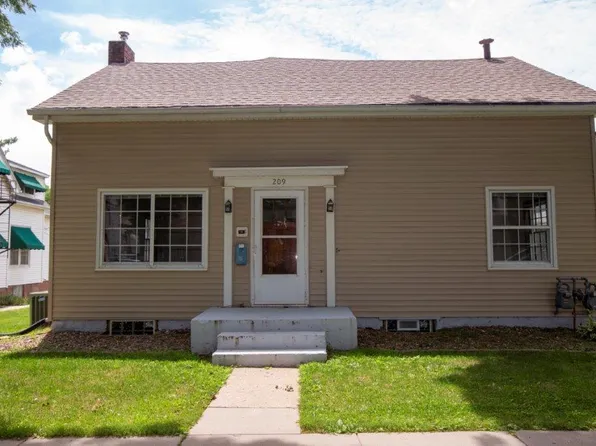207 Fairchild St, Iowa City, IA 52245