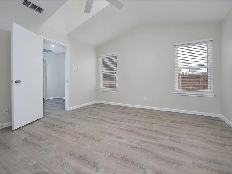 520 Cutty Trl #B — Photo 10