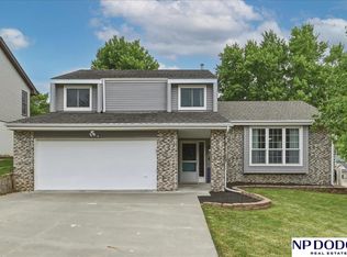 3704 Schuemann Dr, Bellevue, NE 68123