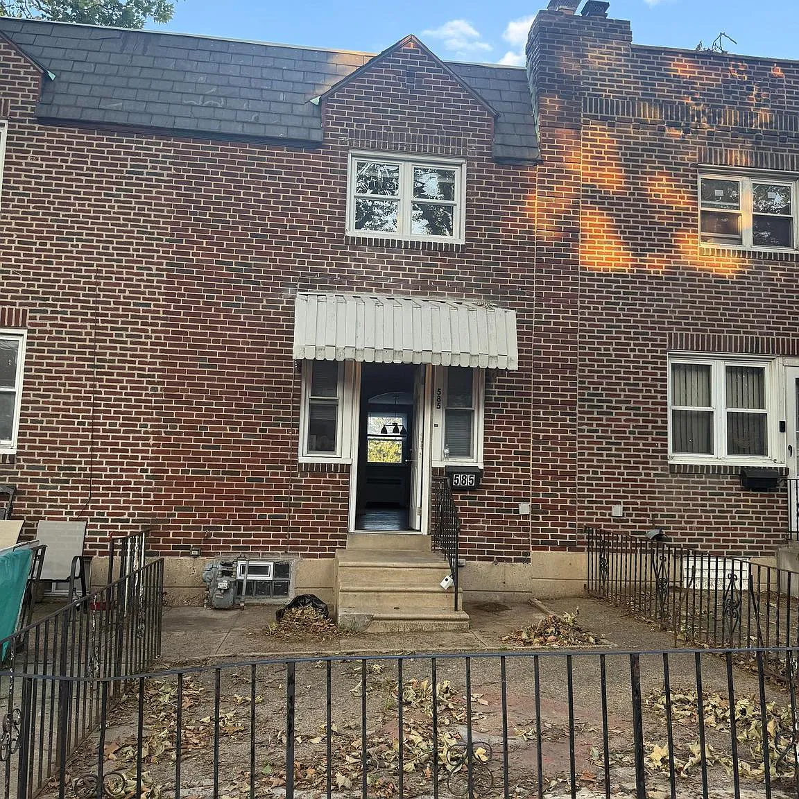 3 bed, 1.0 bath, 896 sqft, $1,500 — Photo 1