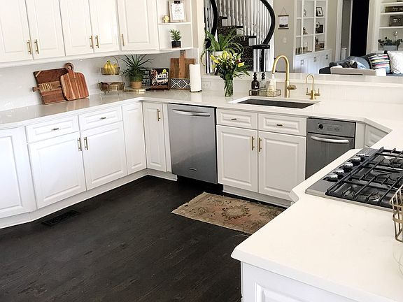 Updated & bright kitchen
