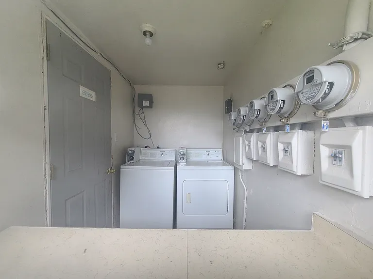 2 washers and dryers onsite