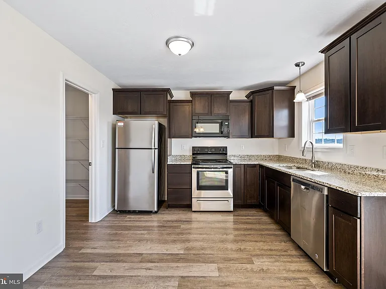 82 Heritage Ct — Photo 5