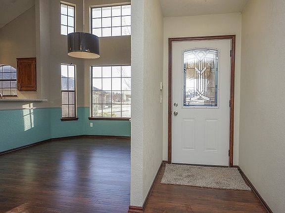 Inviting Entry Opens to Dining Room