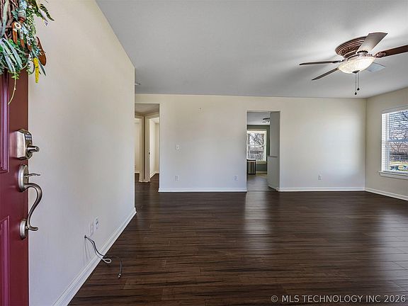 5th image of 125 Pecan St