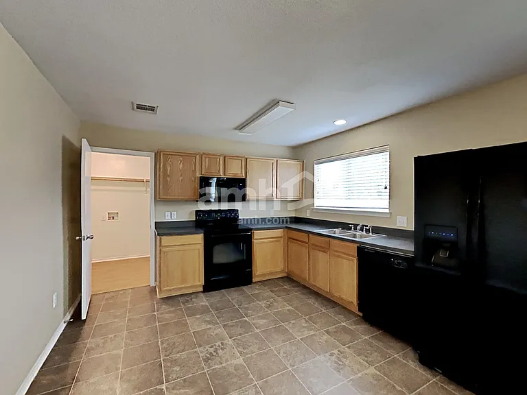 1618 Withers Way — Photo 4
