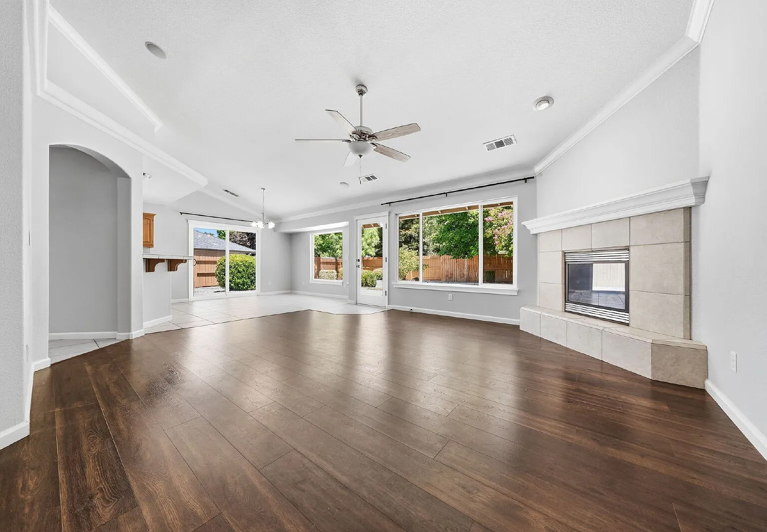 3 bed, 2.0 bath, 1600 sqft, $2,550 — Photo 4