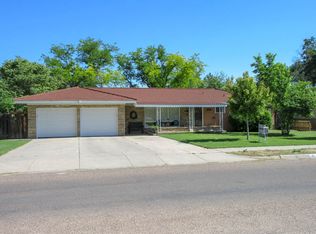 811 Pats Dr, Garden City, KS 67846