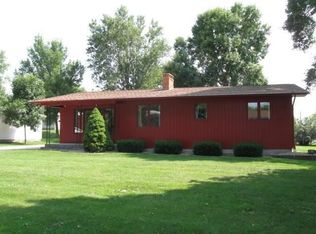 414 1st St, Atkins, IA 52206