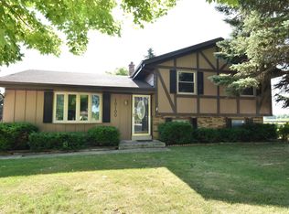 10100 S Cindy Ln, Oak Creek, WI 53154