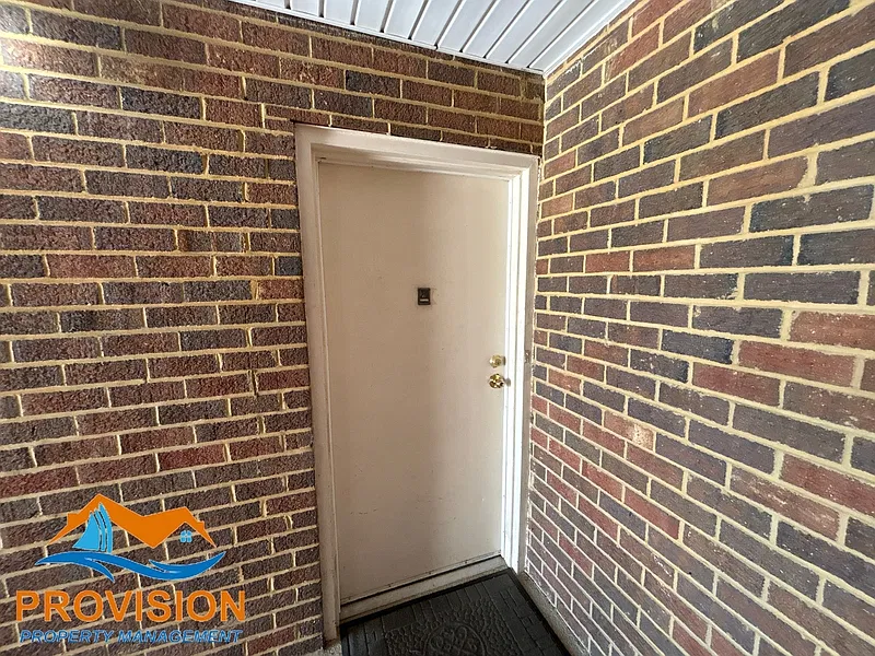 2 bed, 1.0 bath, 875 sqft, $2,100 — Photo 2