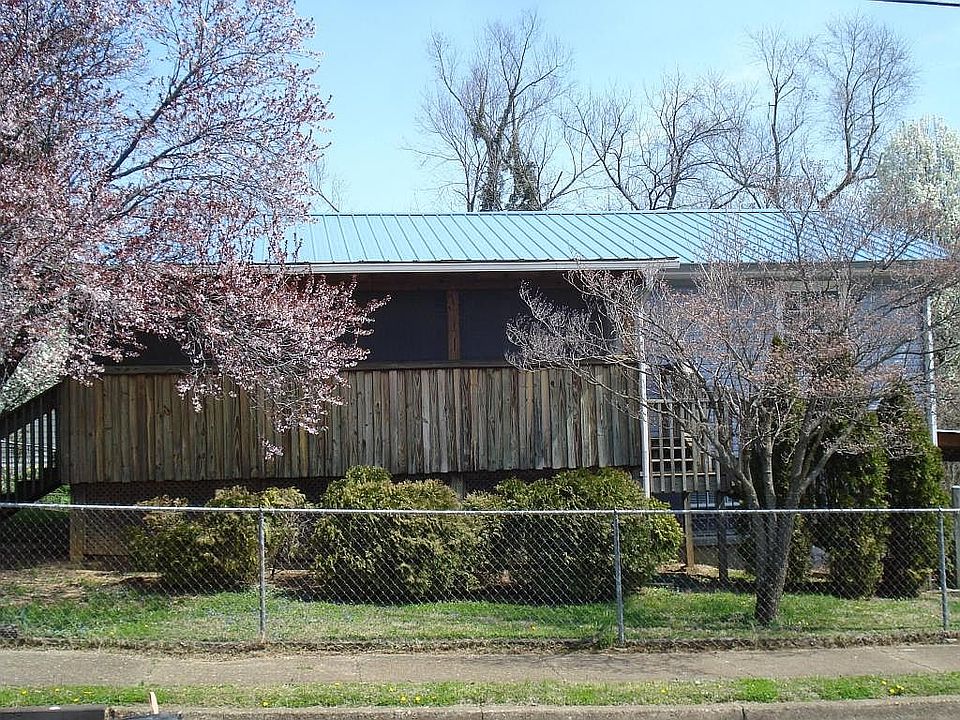 1st image of 302 E Oldham Ave