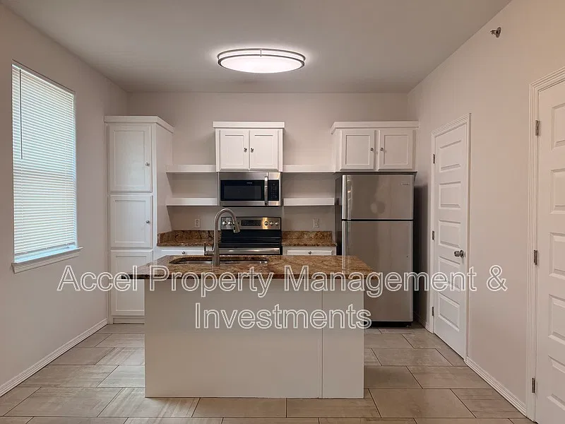 2 bed, 2.0 bath, 904 sqft, $1,000 — Photo 3