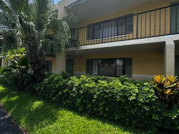 704 Meadows Circle #704, Boynton Beach, FL 33436