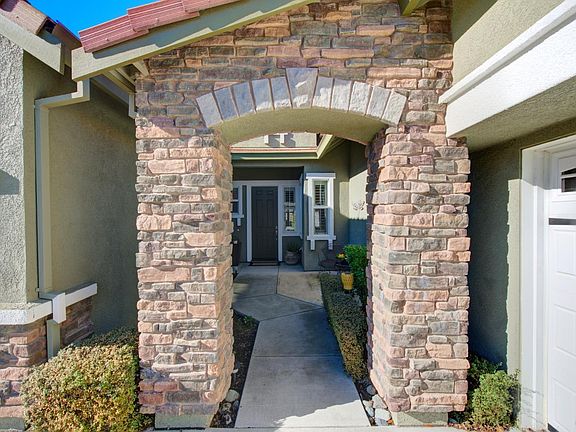 3rd image of 681 Canterbury Circle