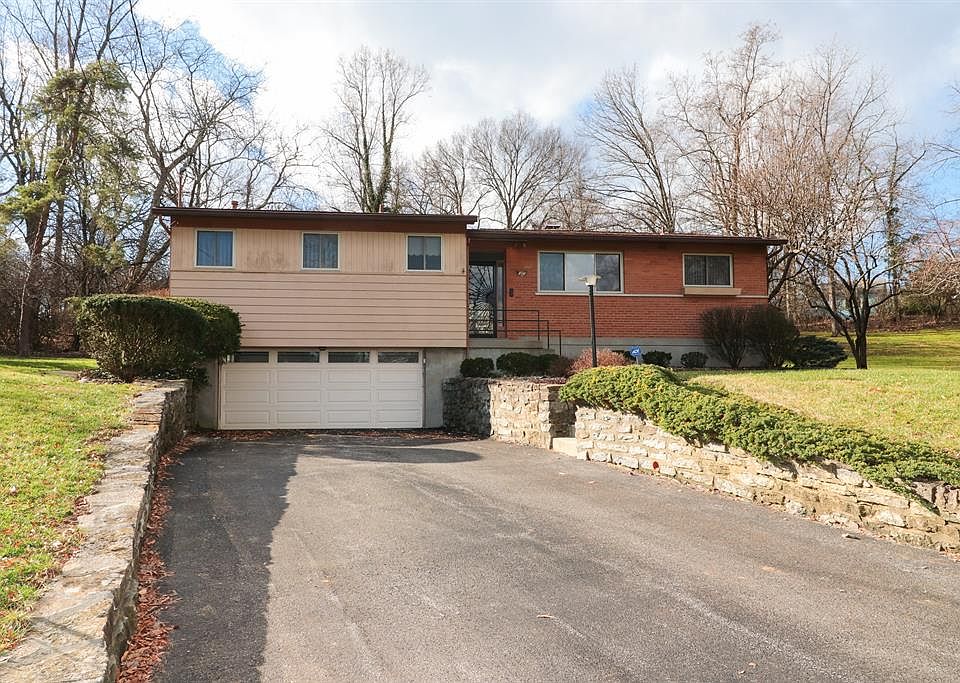 1st image of 3195 Esther Dr