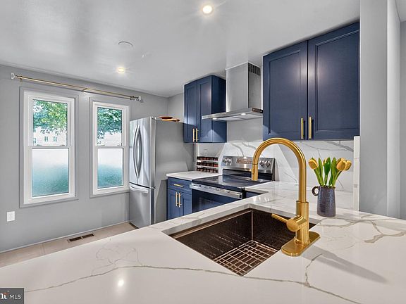 4th image of 10759 Lester St