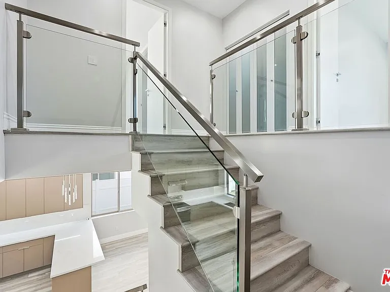 6717 Sunnyslope Ave — Photo 37