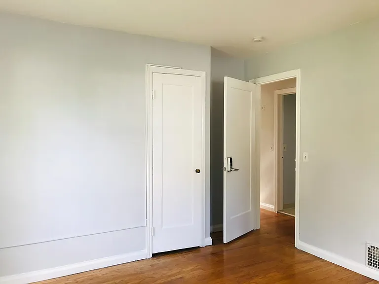 266 Hoover Dr — Photo 5