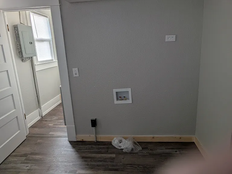 154 S Georgie Ave — Photo 2