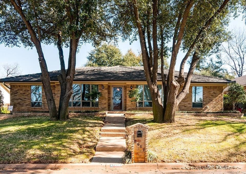 1st image of 2617 Riveroaks Dr
